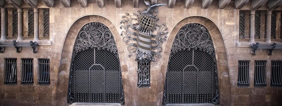 Barcelona: Palau Güell by Gaudí Entrance Ticket - Rooms, corridors, and the pleasure of looking slowly