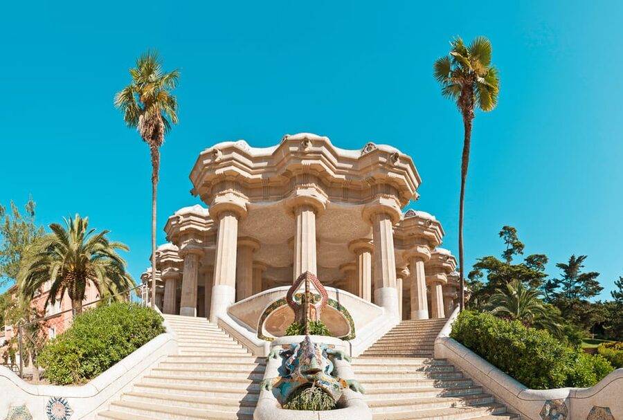 Barcelona: Park Güell Guided Tour & Priority Access - Meeting at Ctra. del Carmel 23