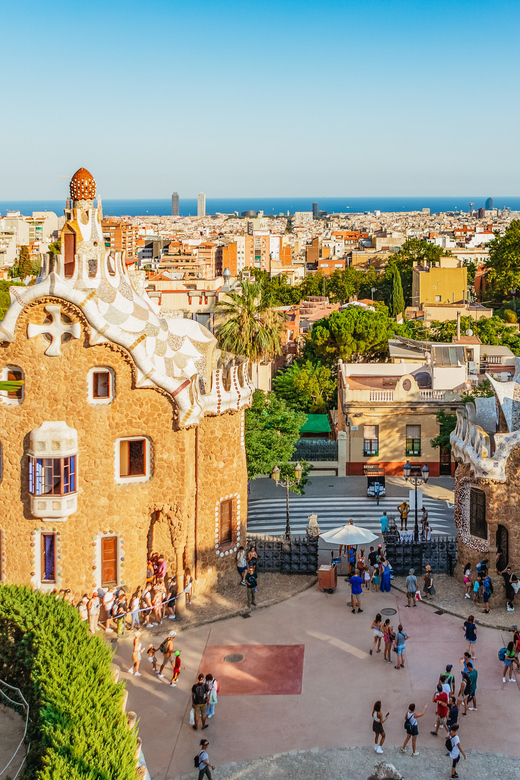 Barcelona: Park Güell Guided Tour & Priority Access - Columns, Walkways, and Gaudí’s Natural Style