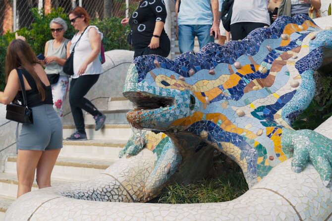Barcelona: Park Güell Guided Tour & Tickets with Fast-Track Entry - Passing the Gaudí House Museum