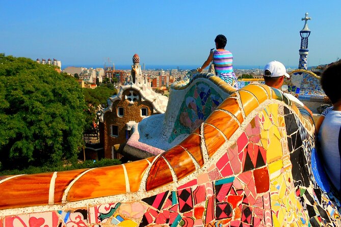 Barcelona: Park Güell Guided Tour & Tickets with Fast-Track Entry - How the one-hour format feels