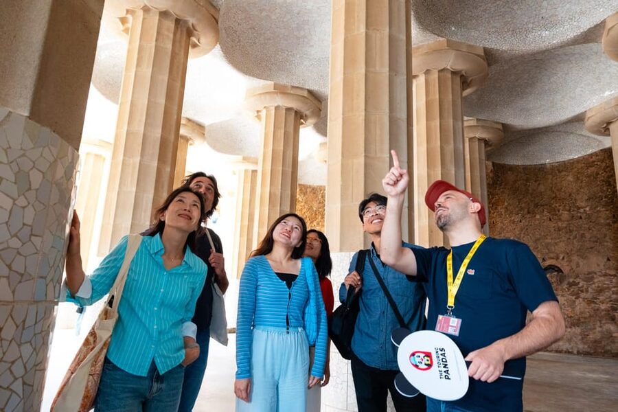 Barcelona: Park Güell Guided Tour with Fast-Track Access - Meeting at Carrer de Larrard 57