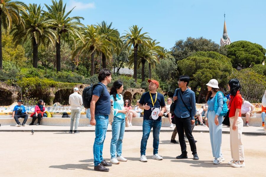 Barcelona: Park Güell Guided Tour with Fast-Track Access - Gaudí’s Salamander and Mosaic Details