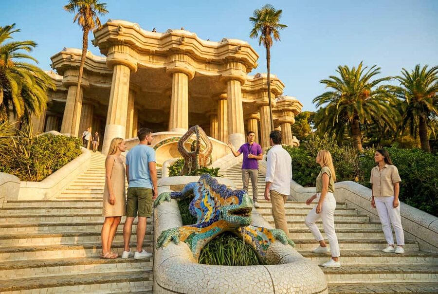 Barcelona: Park Güell Guided Tour with Fast-Track Ticket - The dragon staircase and El Drac