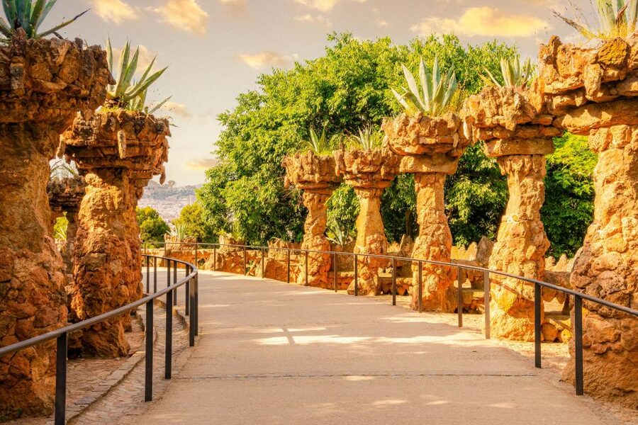 Barcelona: Park Güell Guided Tour with Fast-Track Ticket - How much walking should you expect?
