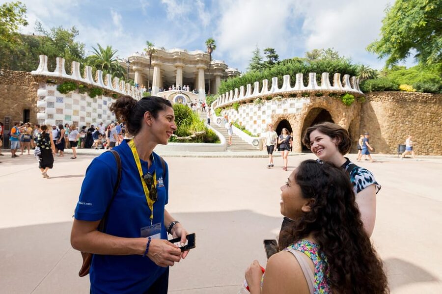 Barcelona: Park Guell Guided Tour with Skip The Line Entry - Reading Gaudí’s entrance with a guide