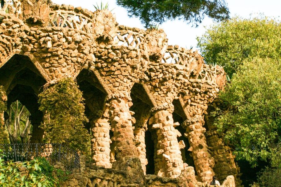 Barcelona: Park Güell & La Sagrada Familia Tickets and Tour - The private bus transfer between the sites