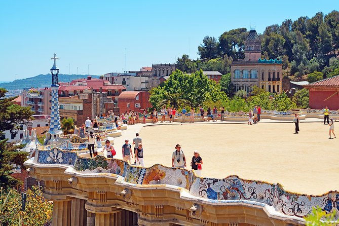 Barcelona: Park Guell Skip the Line Guided Tour - Entering Park Güell at Ctra. del Carmel 22