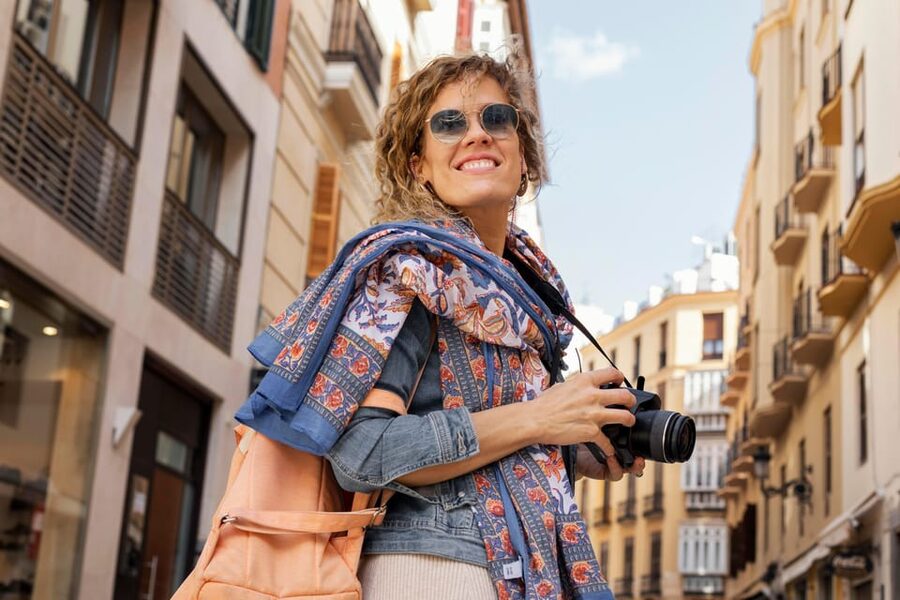 Barcelona: Photo Shoot + Exclusive Video of the Best Moments - A photo walk that doubles as a Barcelona introduction