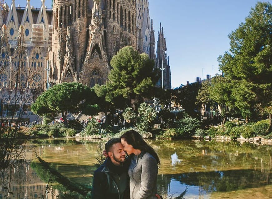 Barcelona: Photo Shoot + Exclusive Video of the Best Moments - Gothic Quarter streets and story-filled stops