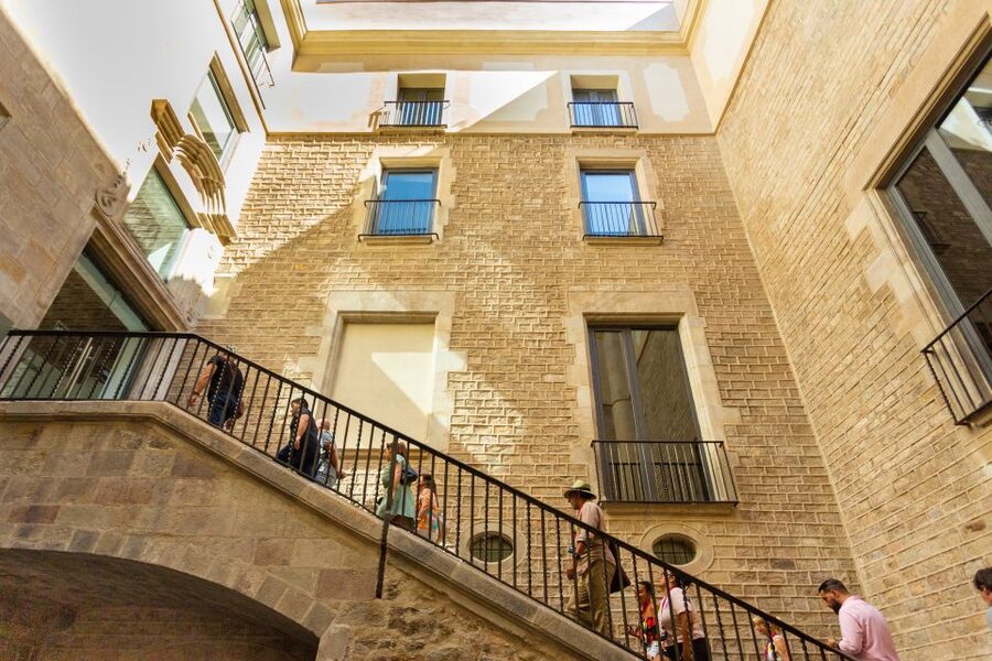 Barcelona: Picasso Museum Skip-the-Line Guided Tour - Following Picasso from young painter to modern master