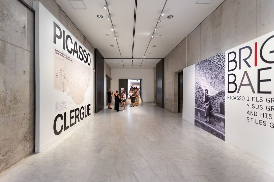 Barcelona: Picasso Museum Skip-the-Line Guided Tour - Meeting your guide at Palau Dalmases