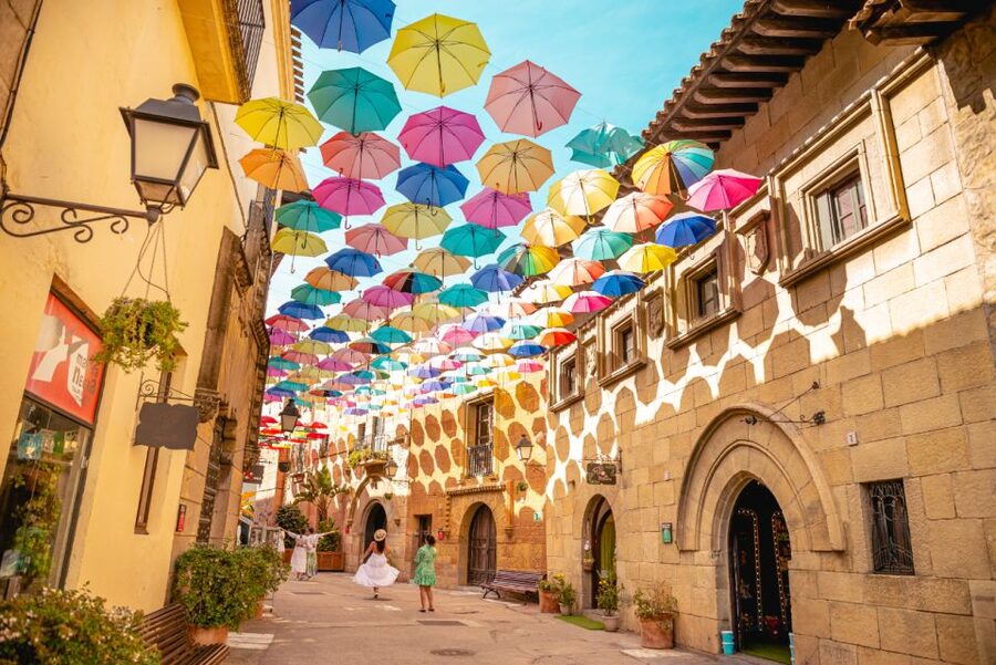 Barcelona: Poble Espanyol Entry Ticket - Watching glass, leather, and ceramic artisans