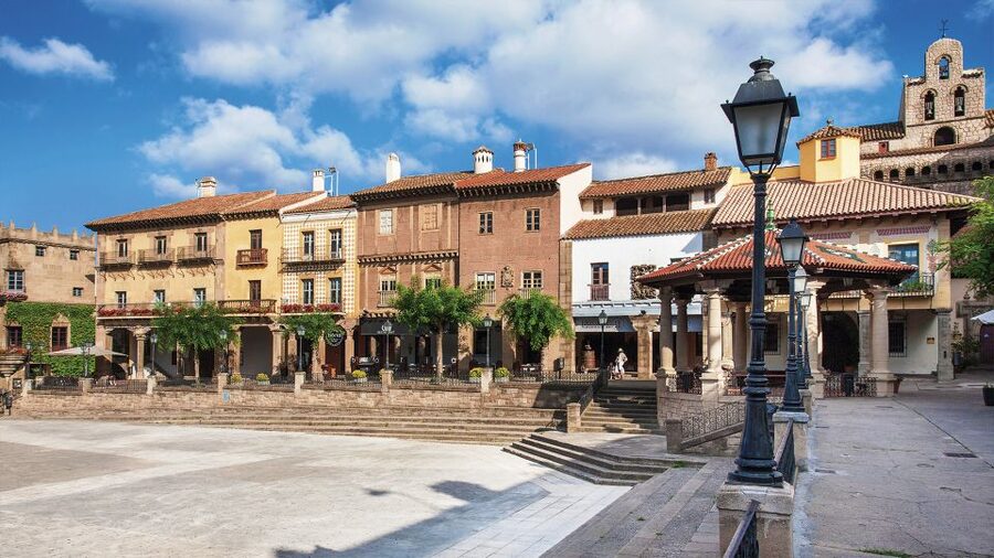 Barcelona: Poble Espanyol Entry Ticket - Shops, cafés, and food inside the village