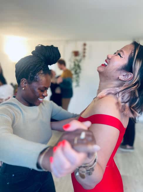 Barcelona: Rooftop Tango Lesson with Drinks and Videos - Why this tango class feels different from a standard dance lesson