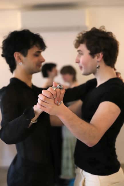 Barcelona: Rooftop Tango Lesson with Drinks and Videos - Moving from simple steps to a dance you can repeat