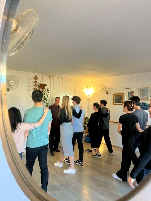 Barcelona: Rooftop Tango Lesson with Drinks and Videos - What the included videos add