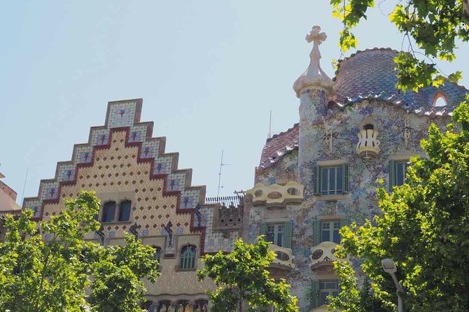 Barcelona's Original Bike Tour in English - From famous Barcelona to quieter districts