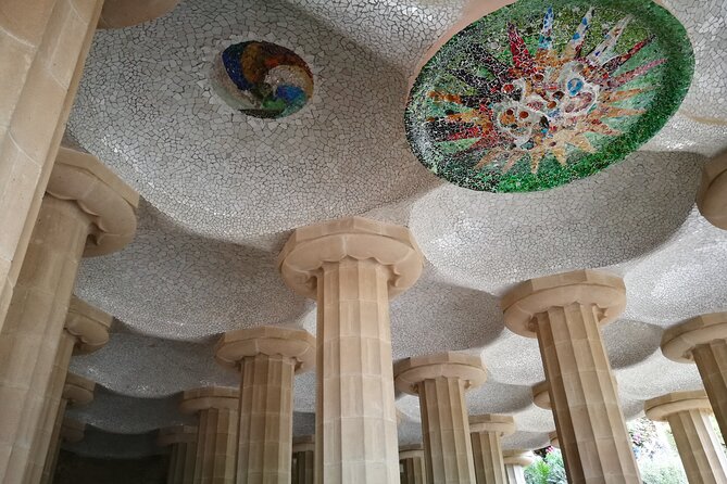 Barcelona Sagrada Familia and Guell Park drink and tapa - Timing, clothing, and identification