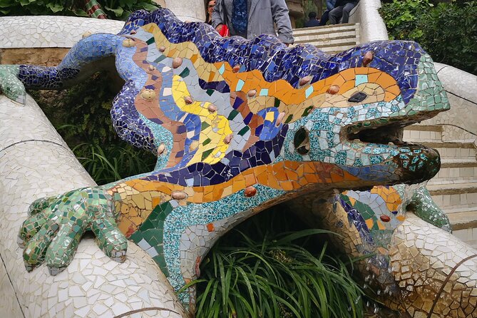 Barcelona Sagrada Familia and Guell Park drink and tapa - Who should book this tour?