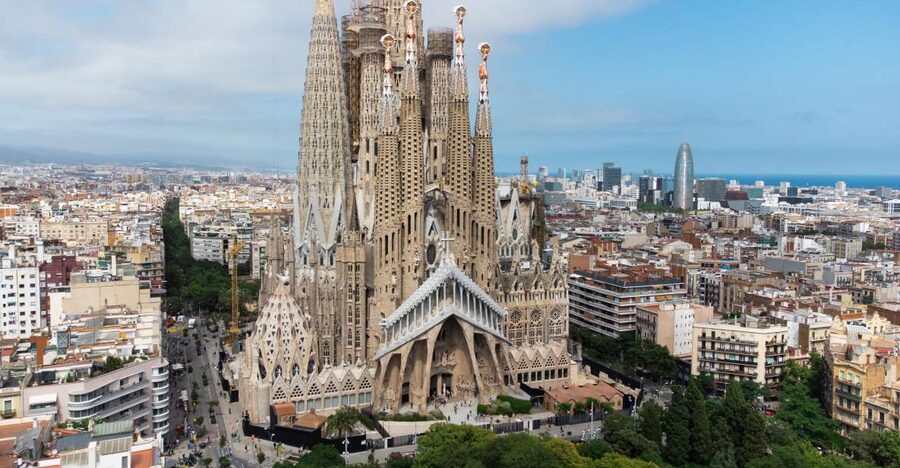 Barcelona: Sagrada Familia and Park Guell Combo Guided Tour - Should you book the Sagrada Família and Park Güell combo?