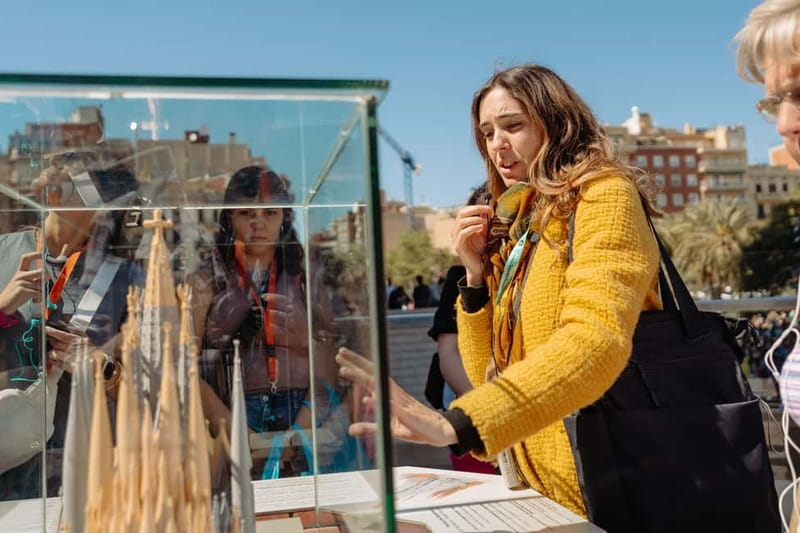 Barcelona: Sagrada Familia Evening Tour with Cava - Should you book the Sagrada Familia evening tour?