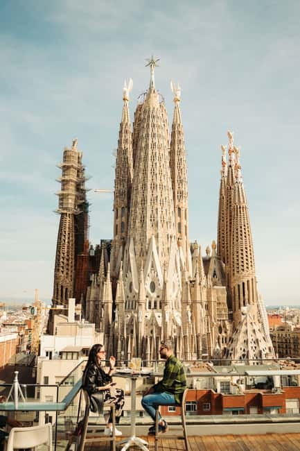 Barcelona: Sagrada Familia Evening Tour with Cava - Why the evening timing works so well
