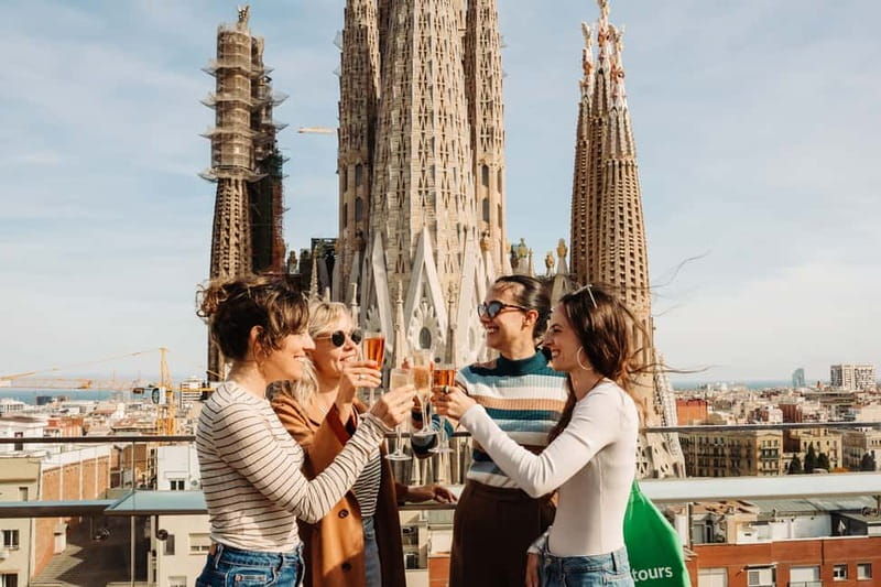 Barcelona: Sagrada Familia Evening Tour with Cava - Who should choose this tour