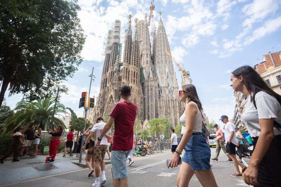 Barcelona: Sagrada Familia Fast Track Guided Tour - Why the Sagrada Familia needs a guide
