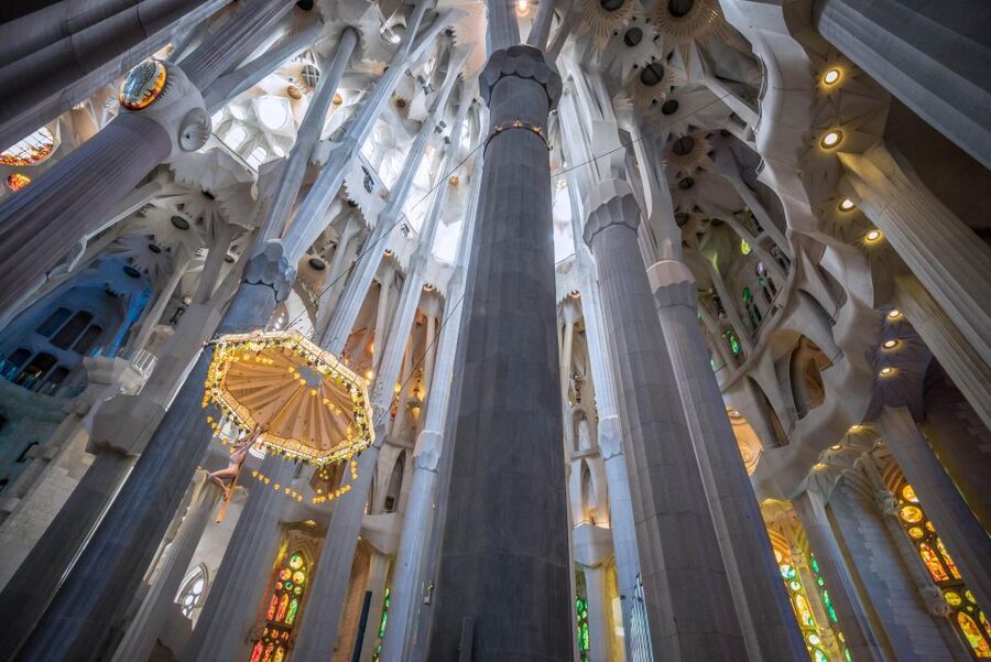 Barcelona: Sagrada Familia Fast Track Guided Tour - Dress, bags, and other entry rules