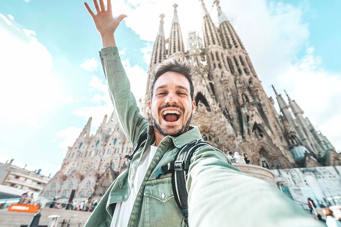 Barcelona: Sagrada Familia Guided Tour with Fast Track Access - Inside Gaudí’s forest of columns