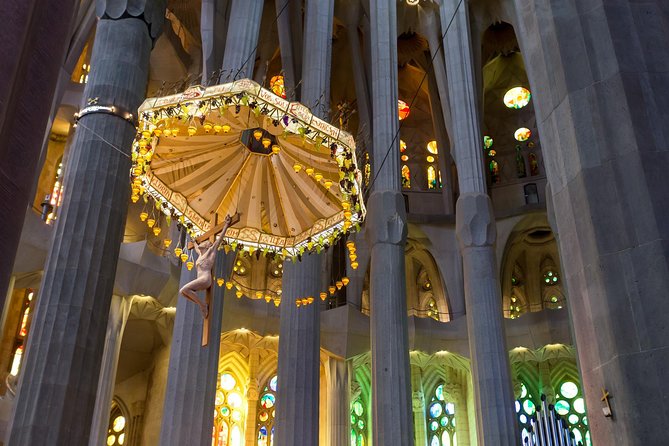 Barcelona: Sagrada Familia Guided Tour with Fast Track Access - Standard group or small group?