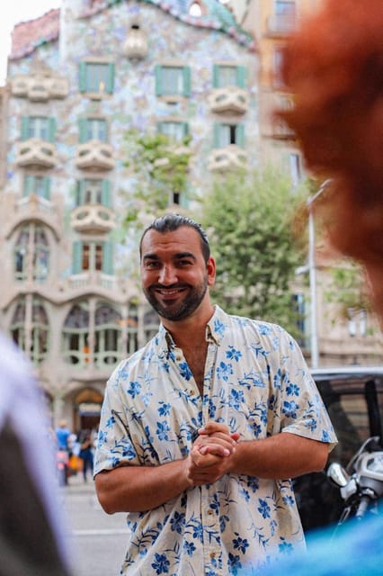 Barcelona: Sagrada Familia, Modernism, and Old Town Tour - Ending at Plaça del Rei