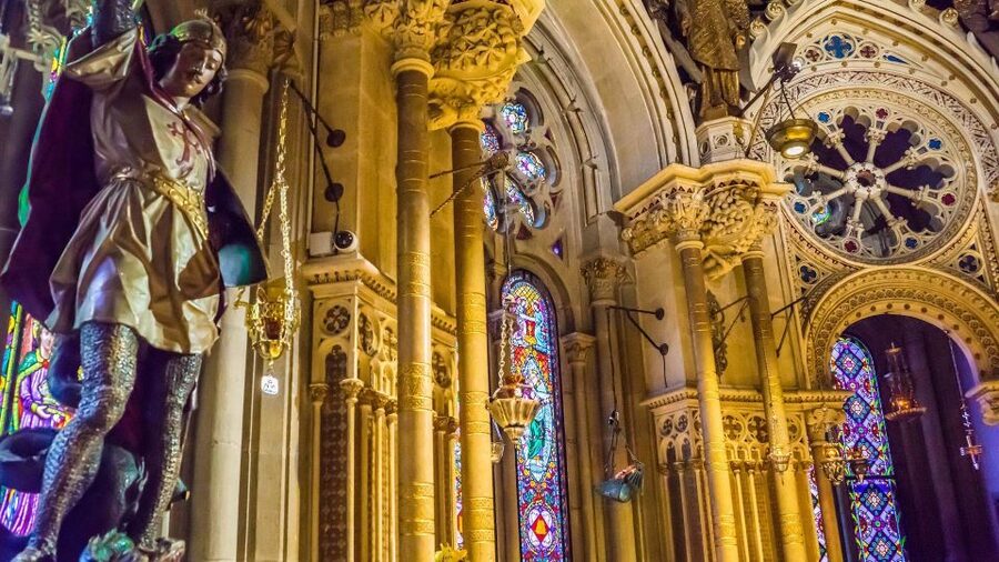 Barcelona: Sagrada Familia & Montserrat Full-Day with Pickup - Santa Maria de Montserrat and its Catalan importance