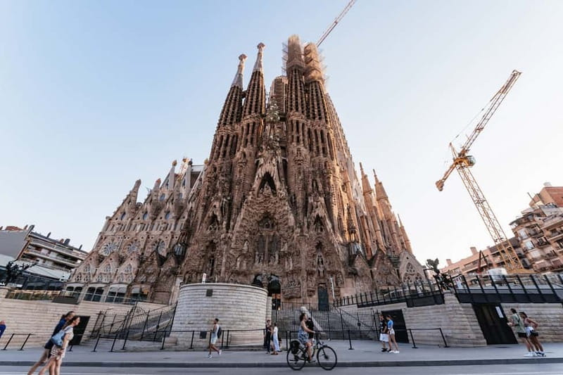 Barcelona: Sagrada Familia or Coastal City Sights by eBike - Choosing between the 11am and 4pm departures