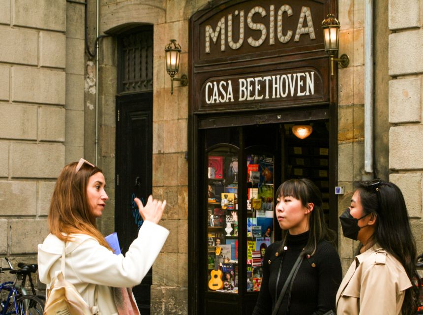 Barcelona: Sagrada Familia, Park Güell and Old Town Tour - Key points at a glance