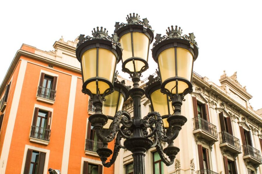 Barcelona: Sagrada Familia, Park Güell and Old Town Tour - Who should book this Barcelona tour?