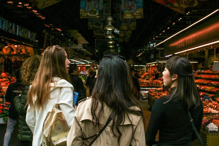 Barcelona: Sagrada Familia, Park Güell and Old Town Tour - Starting near Plaça Catalunya in the Gothic Quarter