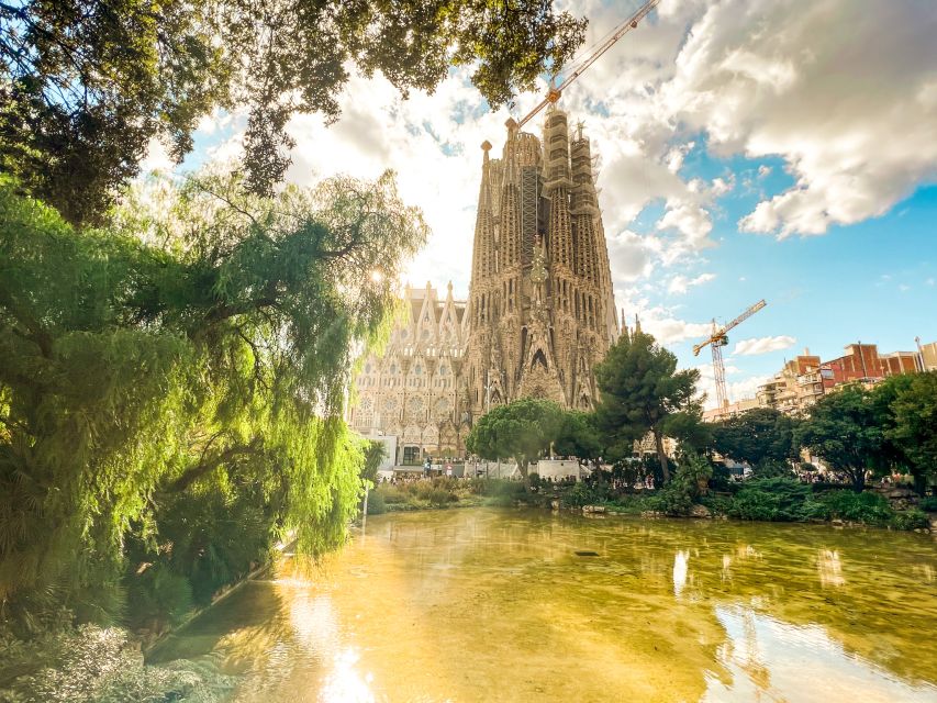 Barcelona: Sagrada Familia, Park Güell and Old Town Tour - Is $112 a fair price?