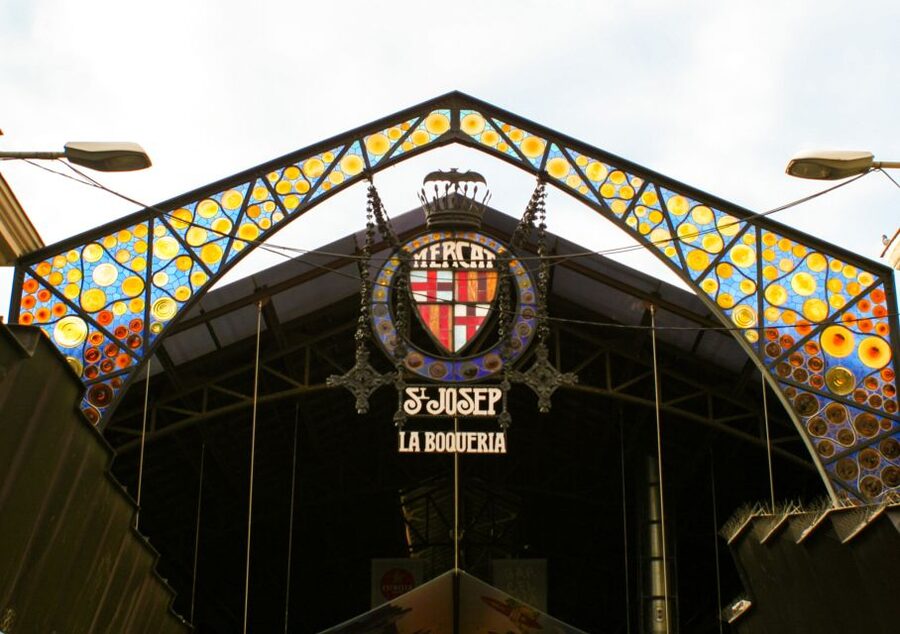 Barcelona: Sagrada Familia, Park Güell and Old Town Tour - Montjuïc and the Olympic side of Barcelona