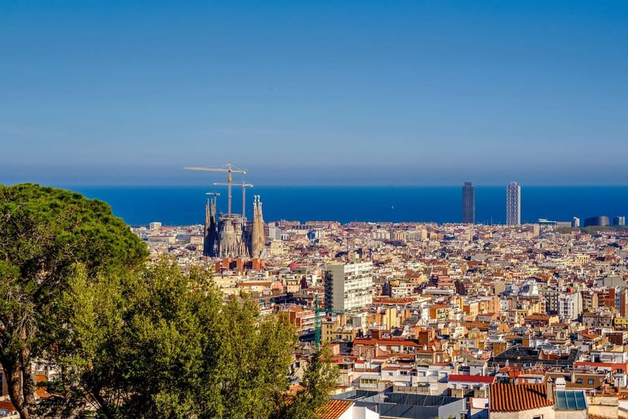 Barcelona: Sagrada Familia & Park Güell Guided Tour & Ticket - Park Güell: mosaics, curves, and a different Gaudí