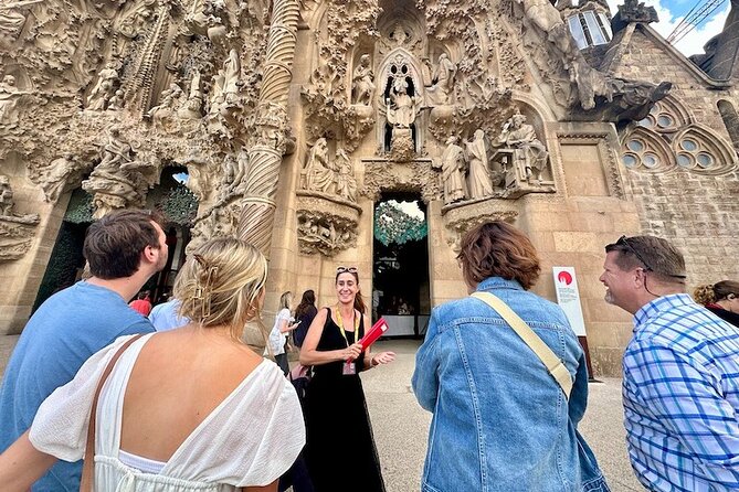 Barcelona: Sagrada Familia & Park Guell Guided Tour + Transfer - Why these two Gaudí sites belong together