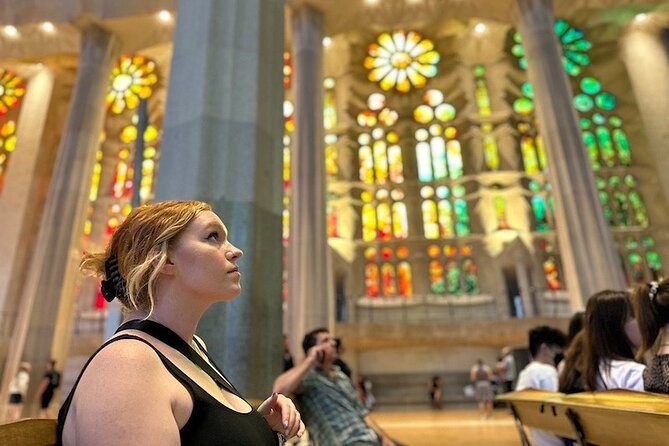 Barcelona: Sagrada Familia & Park Guell Guided Tour + Transfer - What the guide adds among the mosaics