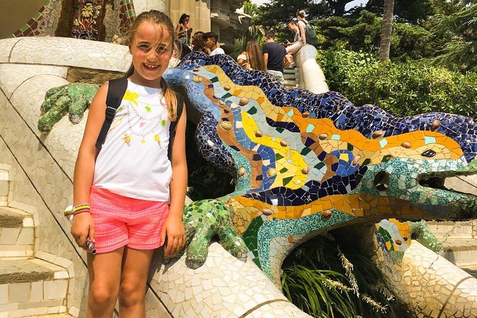 Barcelona: Sagrada Familia, Park Guell & Tapas Private Tour - Gothic Barcelona begins at Palau Güell