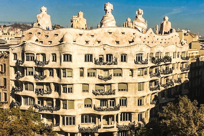 Barcelona: Sagrada Familia, Park Guell & Tapas Private Tour - Passeig de Gracia turns the city into an open-air gallery