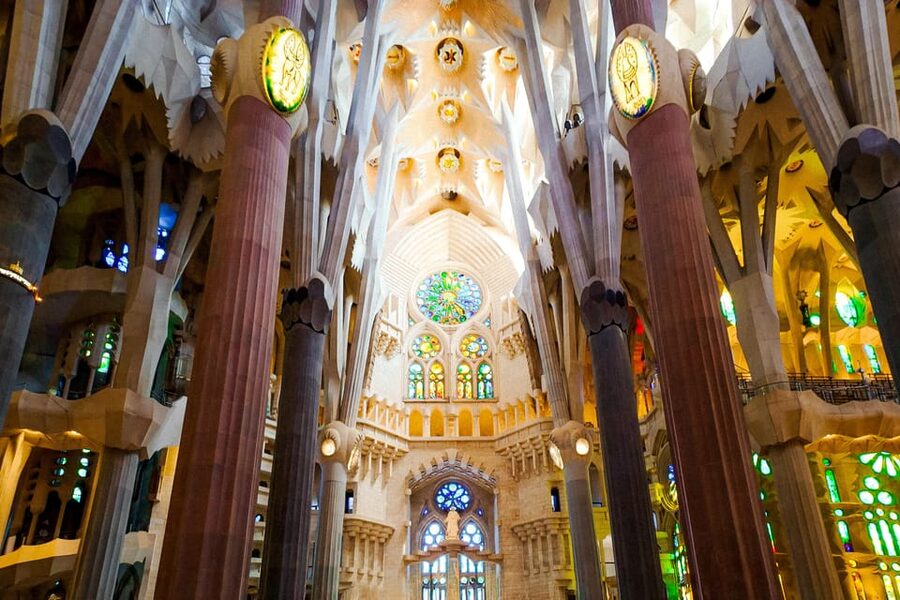 Barcelona: Sagrada Familia Priority Access Guided Tour - Priority entry and the first view inside