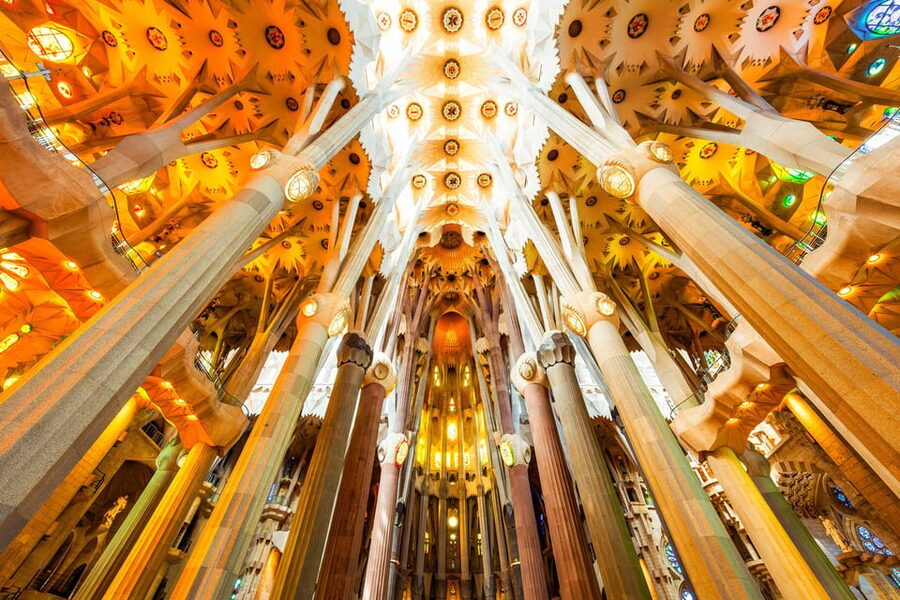Barcelona: Sagrada Familia Priority Access Guided Tour - Inside the nave, transept, and sanctuary