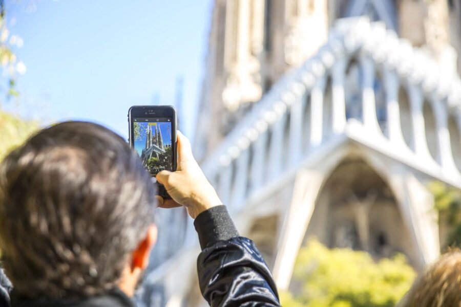 Barcelona: Sagrada Familia Skip-the-Line Guided Tour - Dress rules and practical preparation