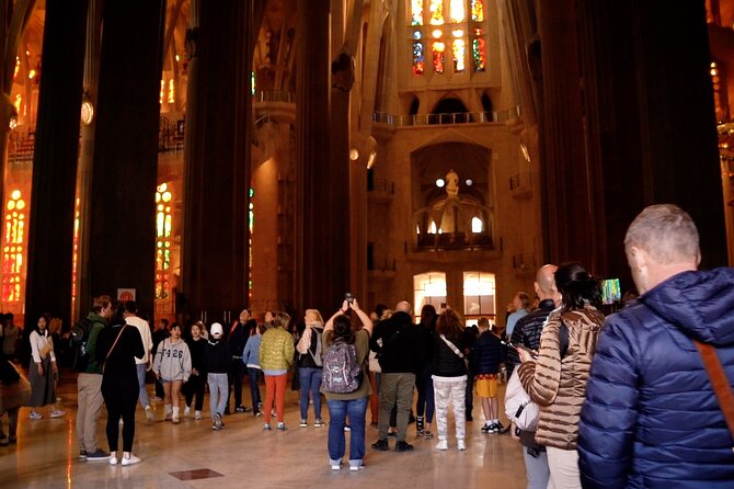 Barcelona: Sagrada Familia Skip-the-Line Guided Tour and Tickets - What the 90-minute format does well