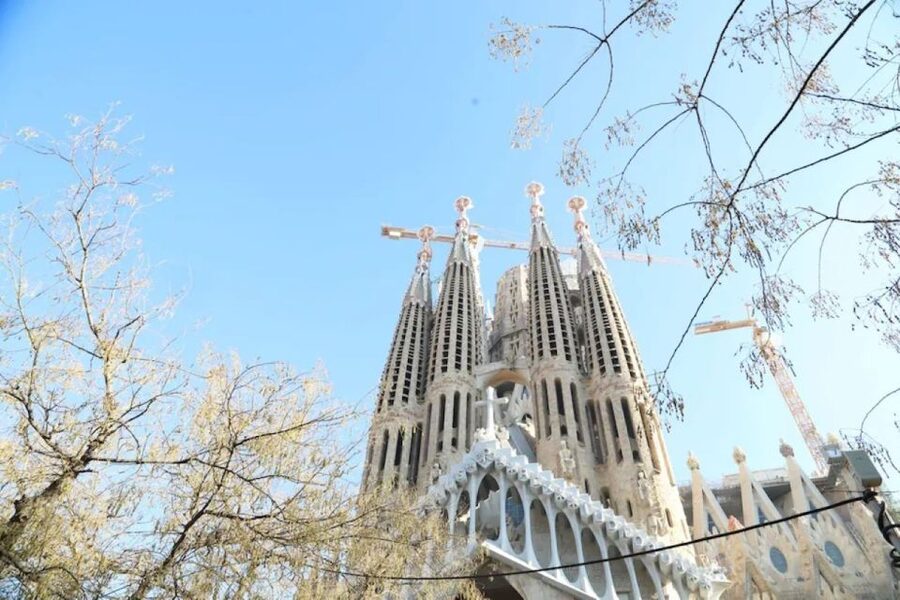 Barcelona: Sagrada Familia Skip The Line Insider Guided Tour - Practical details worth getting right